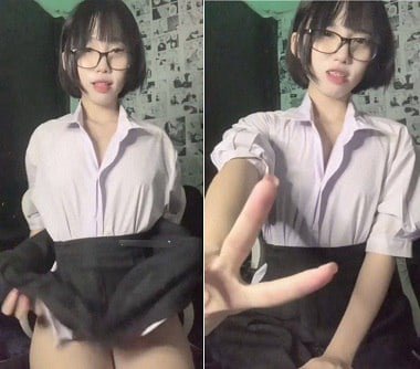 Em học sinh ngực nhỏ bị đụ